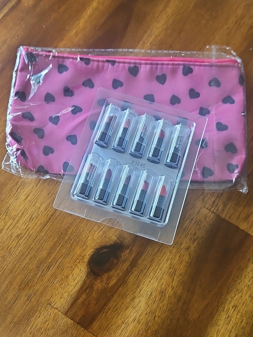 Fmg Glimmer Lipstick Sample Pack In Red & Purple Shades & Pink Pouch.